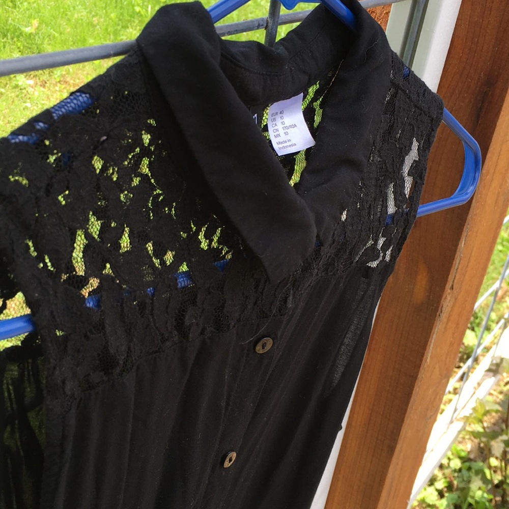 H&M Black lace button tank